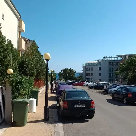 Страхотен Двустаен Апартамент